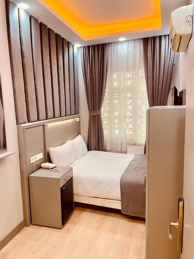 Crowned Plus Hotel อิสตันบูล ภายนอก รูปภาพ