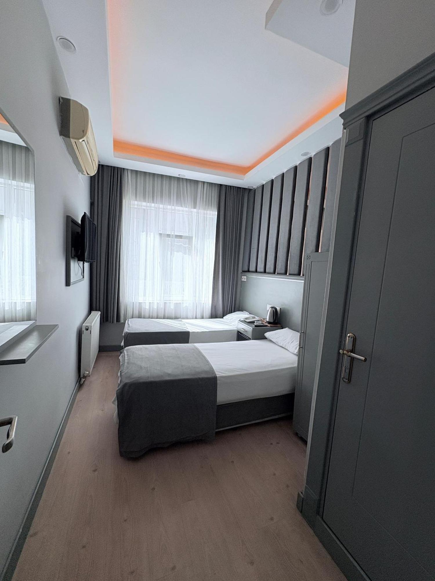 Crowned Plus Hotel อิสตันบูล ภายนอก รูปภาพ
