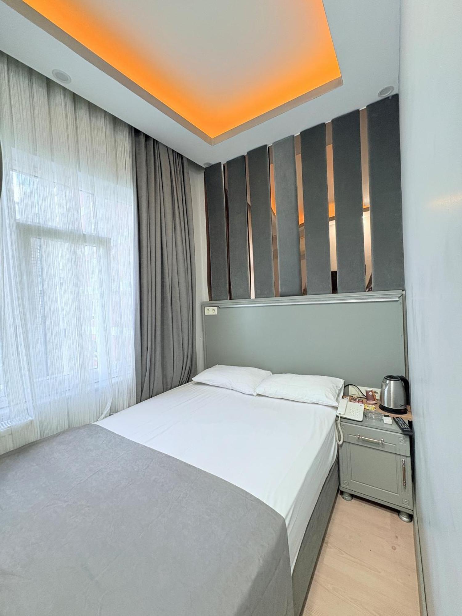 Crowned Plus Hotel อิสตันบูล ภายนอก รูปภาพ
