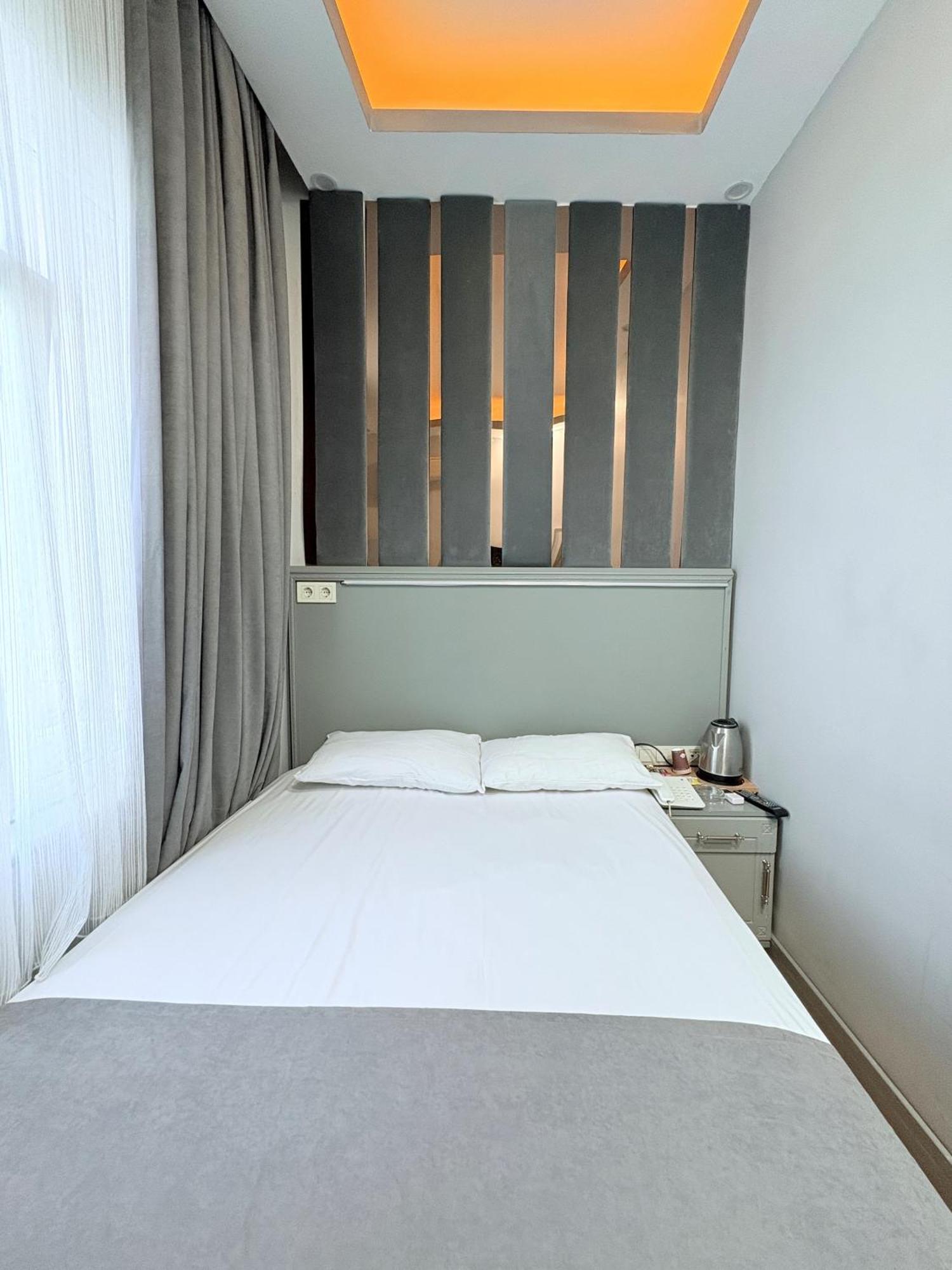 Crowned Plus Hotel อิสตันบูล ภายนอก รูปภาพ